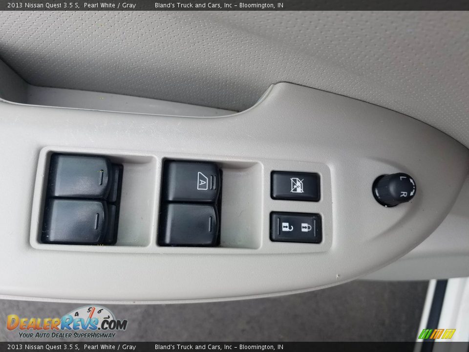 2013 Nissan Quest 3.5 S Pearl White / Gray Photo #5