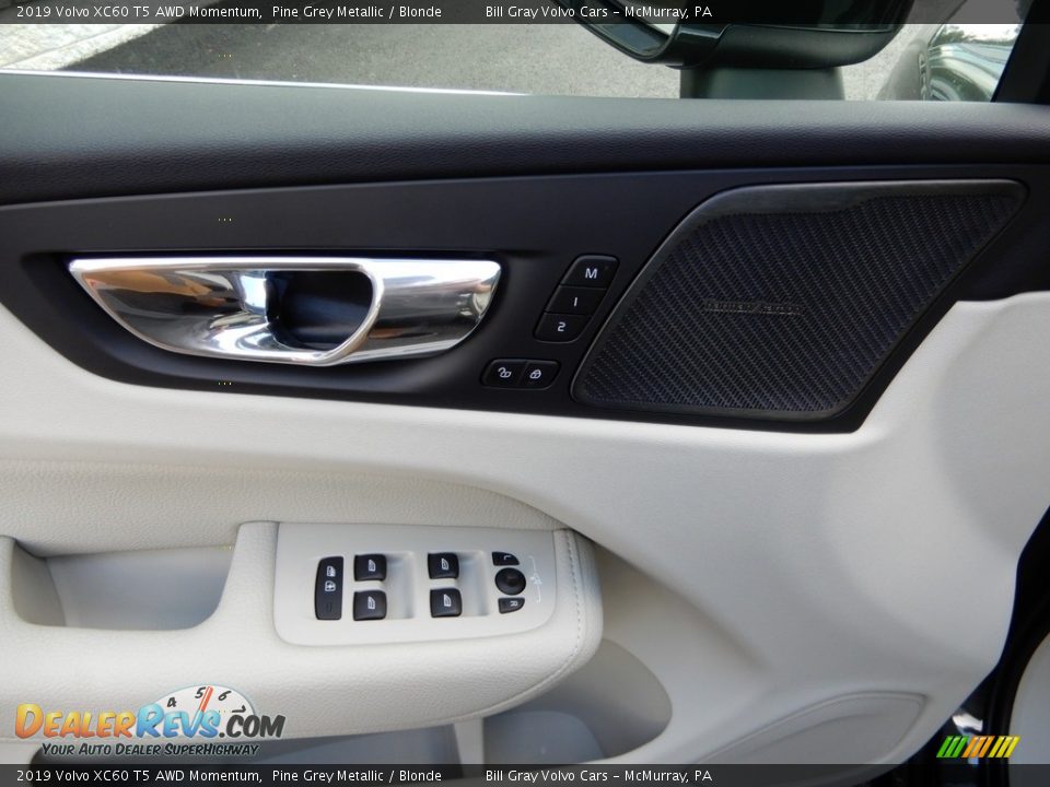 Door Panel of 2019 Volvo XC60 T5 AWD Momentum Photo #10
