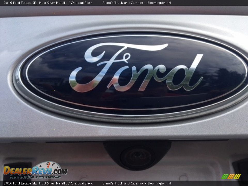 2016 Ford Escape SE Ingot Silver Metallic / Charcoal Black Photo #11