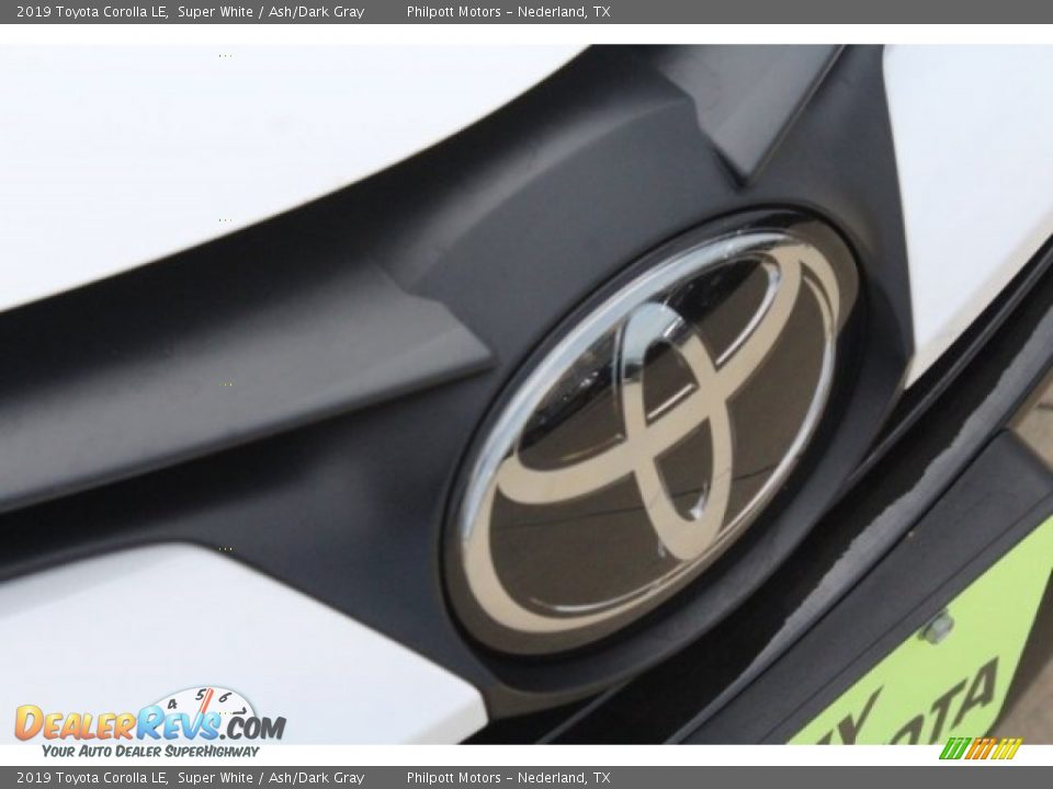 2019 Toyota Corolla LE Super White / Ash/Dark Gray Photo #11
