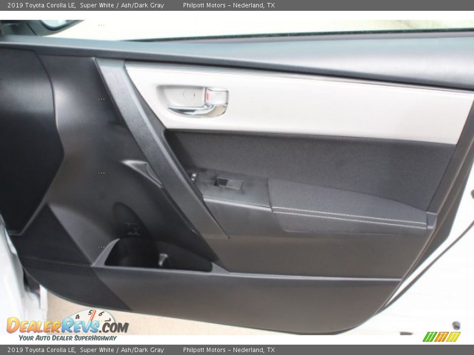 2019 Toyota Corolla LE Super White / Ash/Dark Gray Photo #28