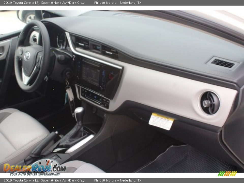 2019 Toyota Corolla LE Super White / Ash/Dark Gray Photo #29
