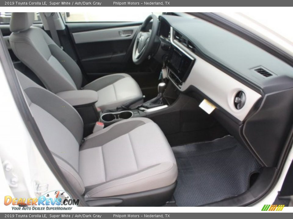 2019 Toyota Corolla LE Super White / Ash/Dark Gray Photo #30
