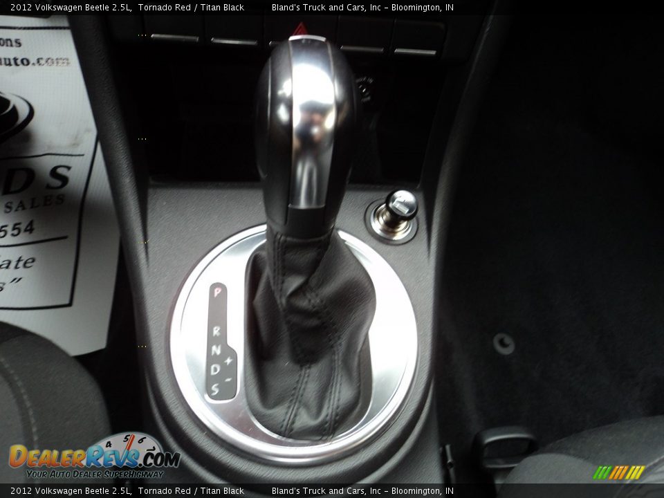 2012 Volkswagen Beetle 2.5L Tornado Red / Titan Black Photo #16