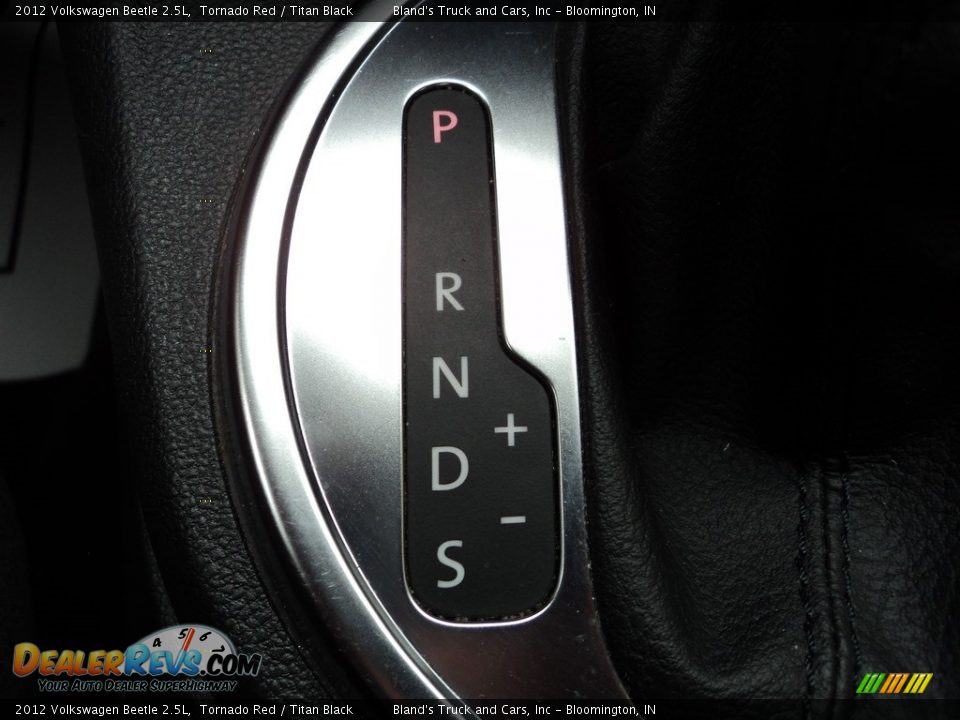 2012 Volkswagen Beetle 2.5L Tornado Red / Titan Black Photo #17