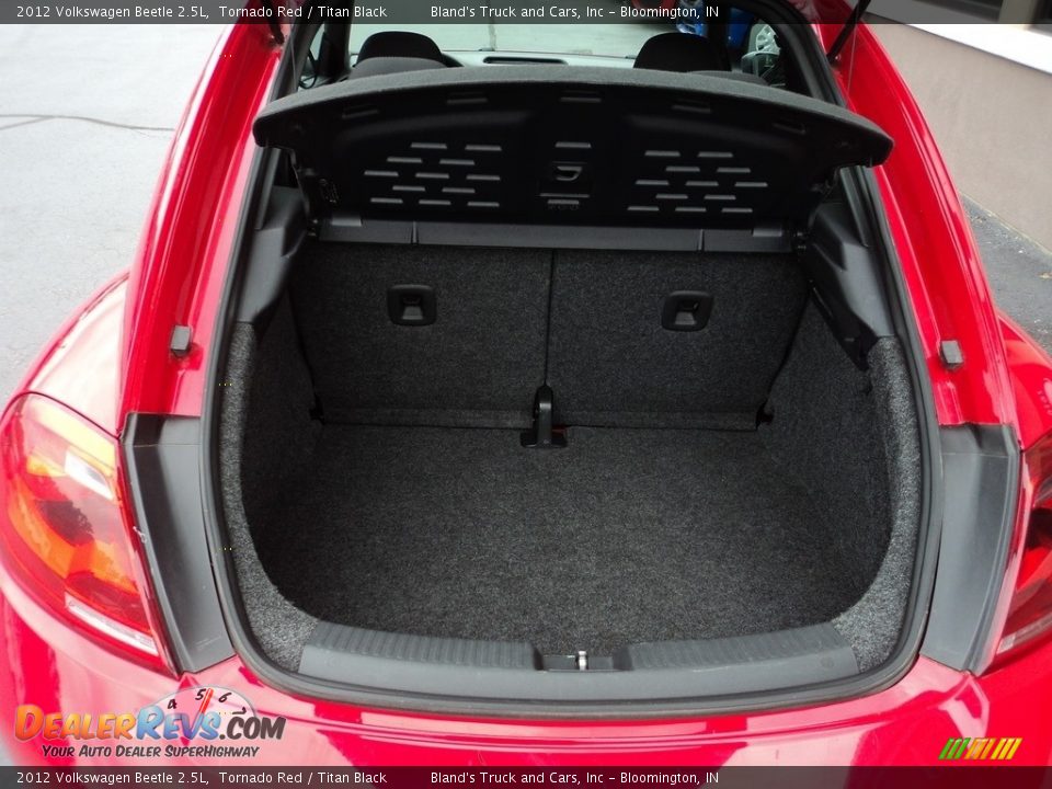 2012 Volkswagen Beetle 2.5L Tornado Red / Titan Black Photo #18
