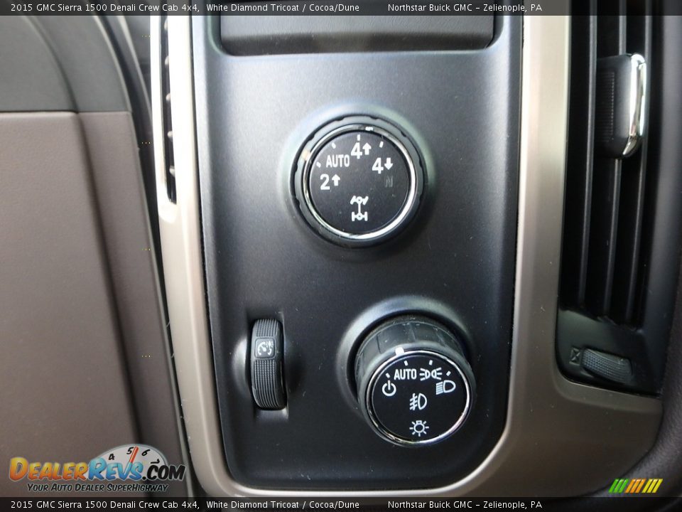 2015 GMC Sierra 1500 Denali Crew Cab 4x4 White Diamond Tricoat / Cocoa/Dune Photo #18