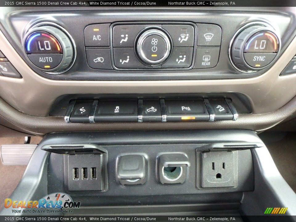 2015 GMC Sierra 1500 Denali Crew Cab 4x4 White Diamond Tricoat / Cocoa/Dune Photo #26