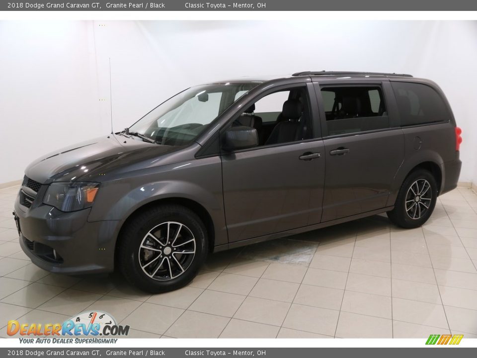 Front 3/4 View of 2018 Dodge Grand Caravan GT Photo #3