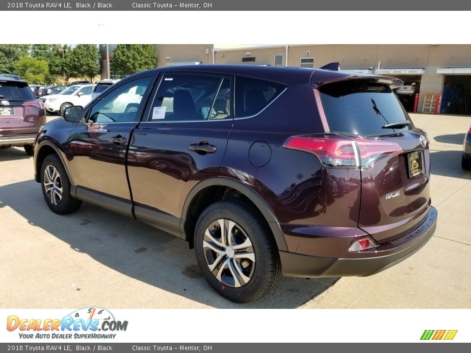 2018 Toyota RAV4 LE Black / Black Photo #2