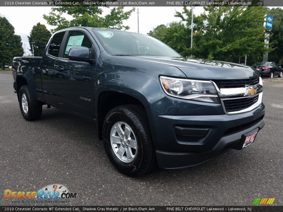 Front 3/4 View of 2019 Chevrolet Colorado WT Extended Cab Photo #1
