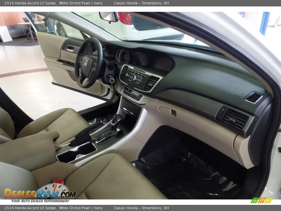 2014 Honda Accord LX Sedan White Orchid Pearl / Ivory Photo #18