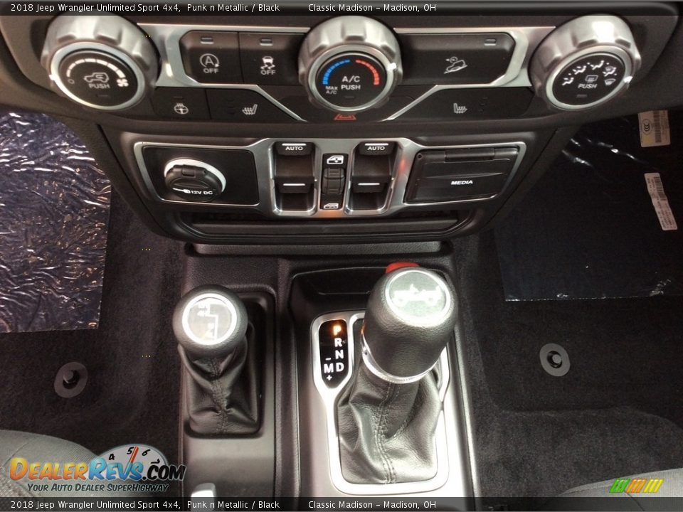 2018 Jeep Wrangler Unlimited Sport 4x4 Shifter Photo #14