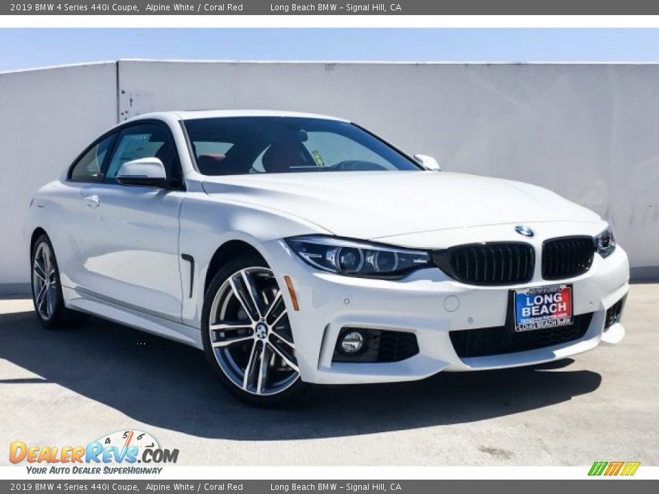 Front 3/4 View of 2019 BMW 4 Series 440i Coupe Photo #12