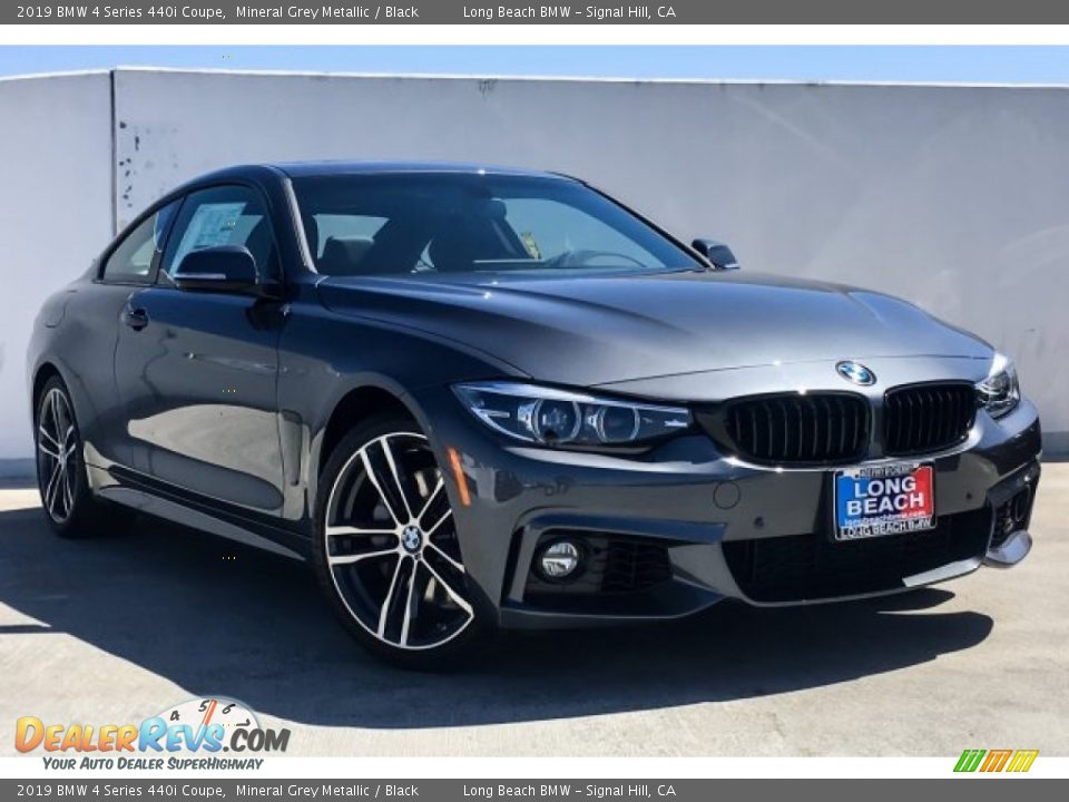 Front 3/4 View of 2019 BMW 4 Series 440i Coupe Photo #12