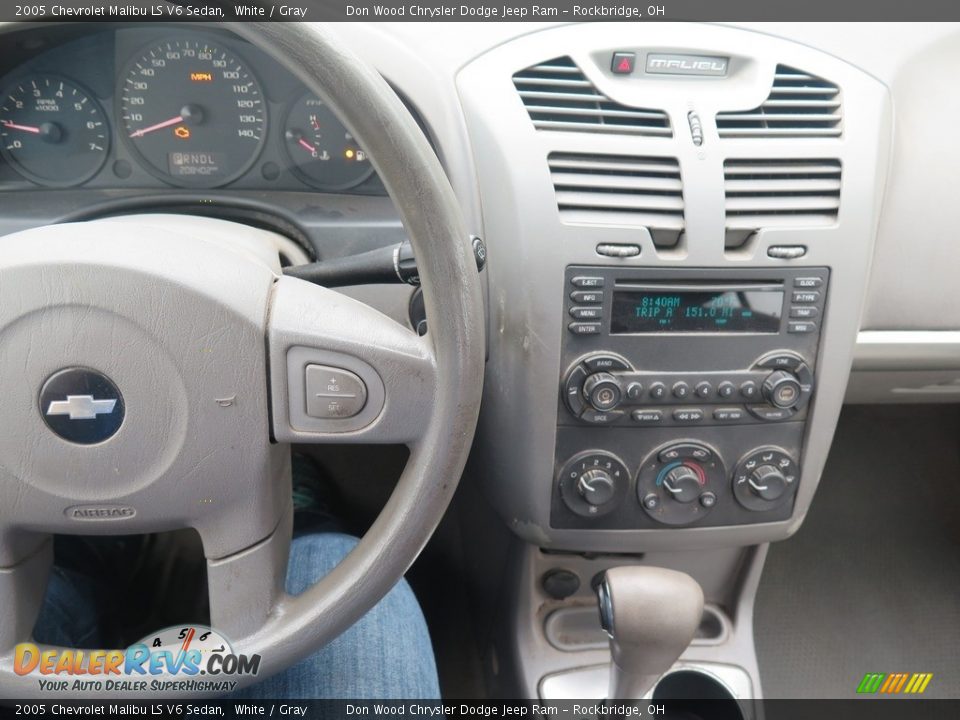 2005 Chevrolet Malibu LS V6 Sedan White / Gray Photo #11