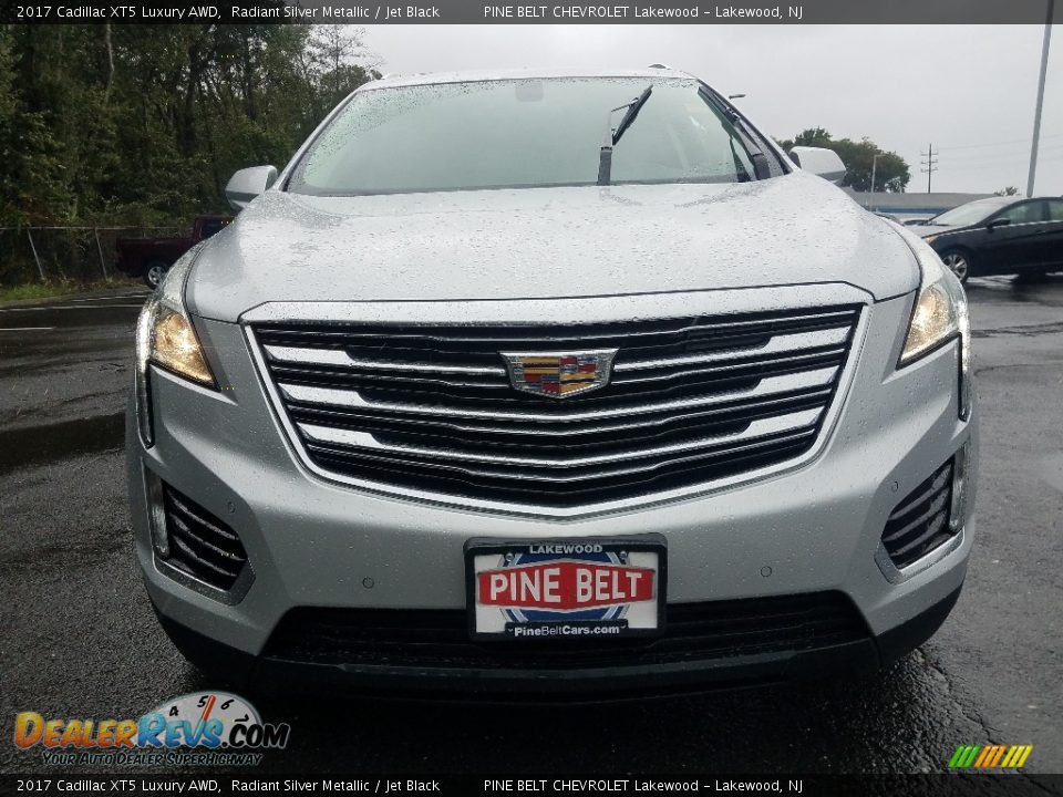 2017 Cadillac XT5 Luxury AWD Radiant Silver Metallic / Jet Black Photo #2