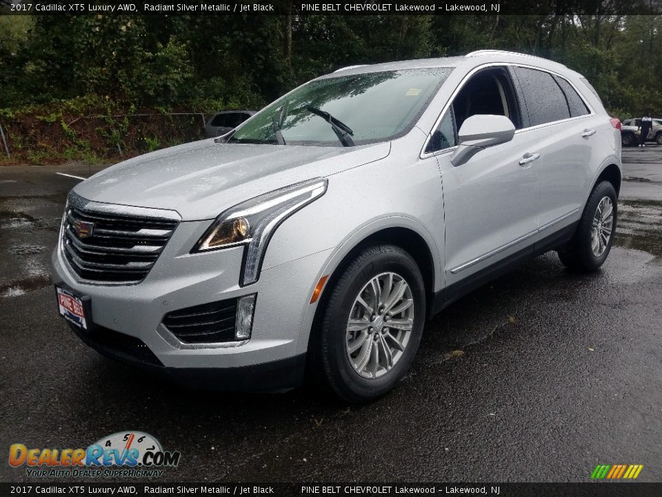 2017 Cadillac XT5 Luxury AWD Radiant Silver Metallic / Jet Black Photo #3