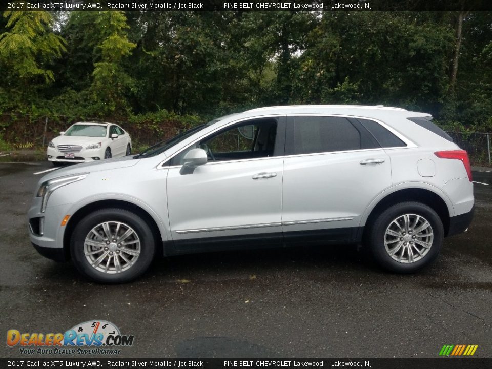 2017 Cadillac XT5 Luxury AWD Radiant Silver Metallic / Jet Black Photo #4