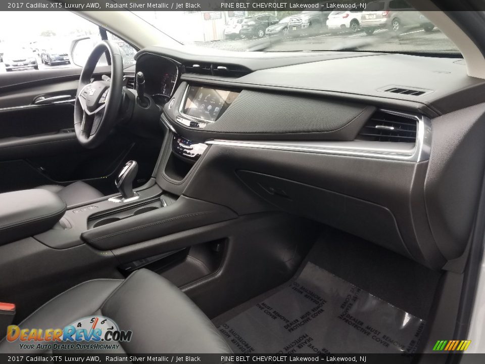 2017 Cadillac XT5 Luxury AWD Radiant Silver Metallic / Jet Black Photo #11