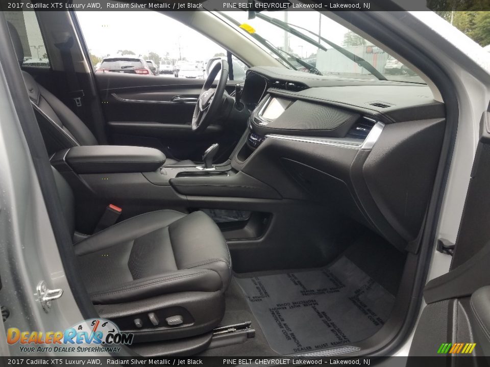 2017 Cadillac XT5 Luxury AWD Radiant Silver Metallic / Jet Black Photo #12