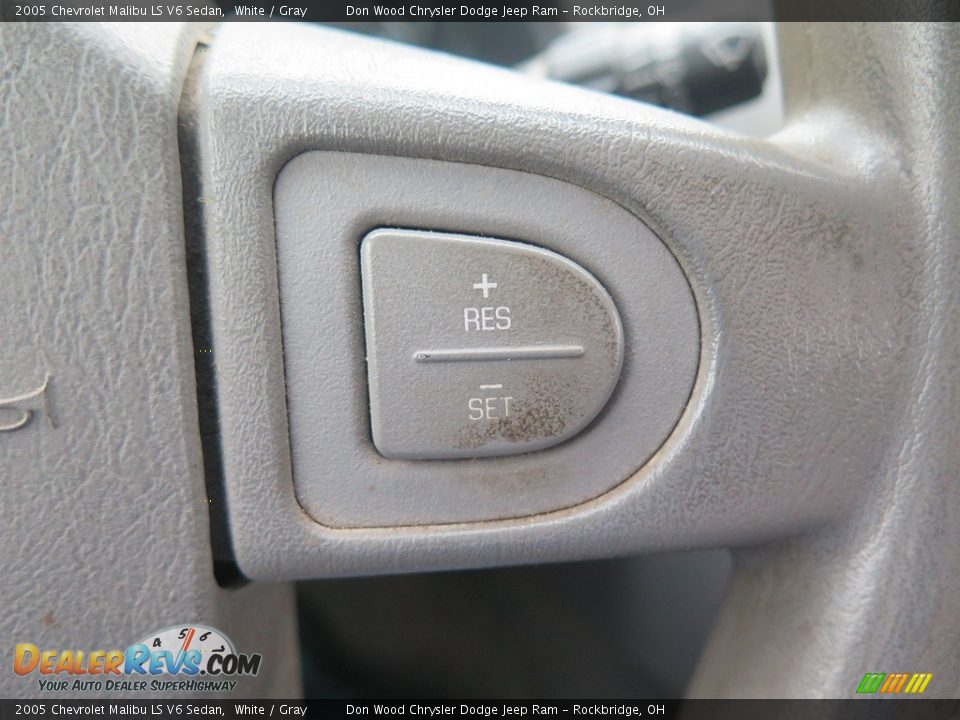 2005 Chevrolet Malibu LS V6 Sedan White / Gray Photo #30