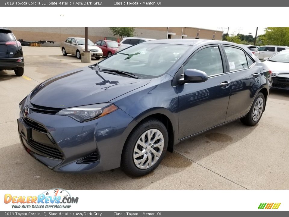 Front 3/4 View of 2019 Toyota Corolla LE Photo #1