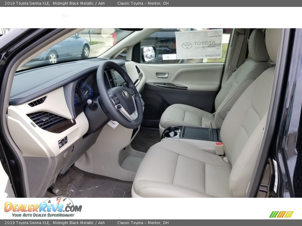 Ash Interior - 2019 Toyota Sienna XLE Photo #3