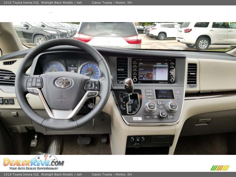 Dashboard of 2019 Toyota Sienna XLE Photo #5