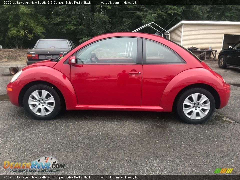 2009 Volkswagen New Beetle 2.5 Coupe Salsa Red / Black Photo #2