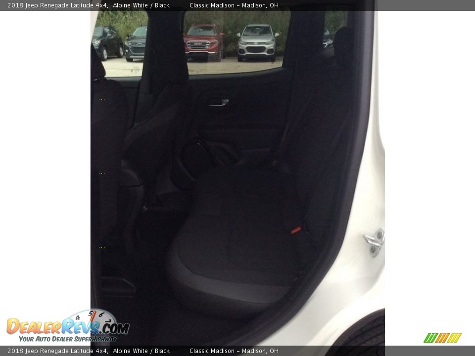 2018 Jeep Renegade Latitude 4x4 Alpine White / Black Photo #15