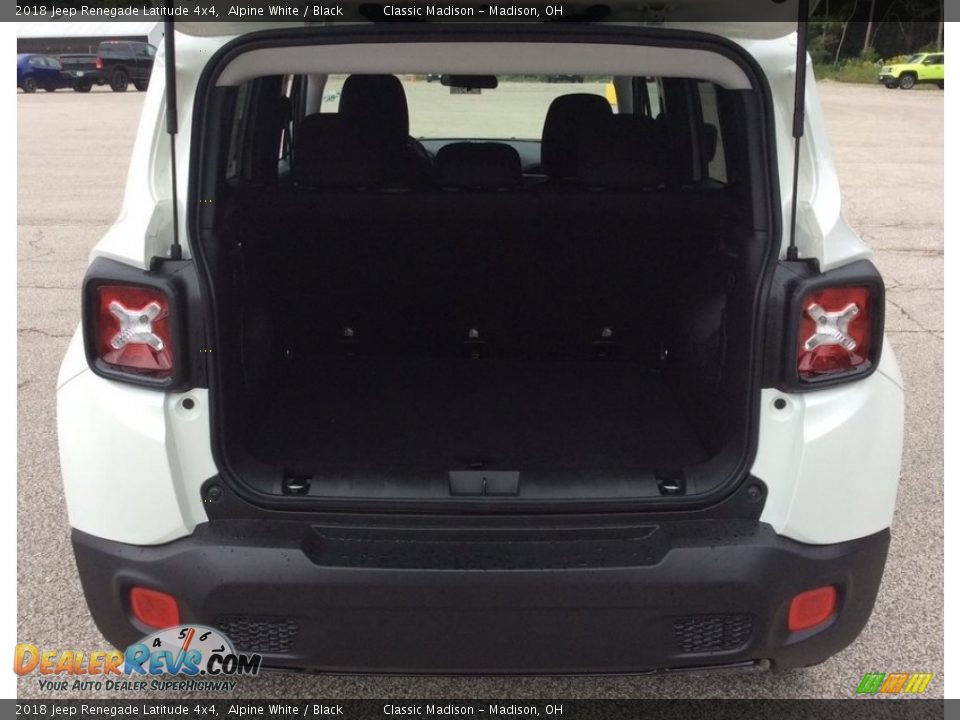 2018 Jeep Renegade Latitude 4x4 Alpine White / Black Photo #16