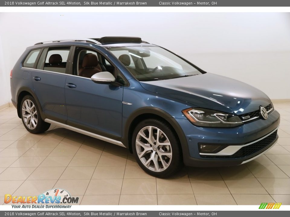 Front 3/4 View of 2018 Volkswagen Golf Alltrack SEL 4Motion Photo #1