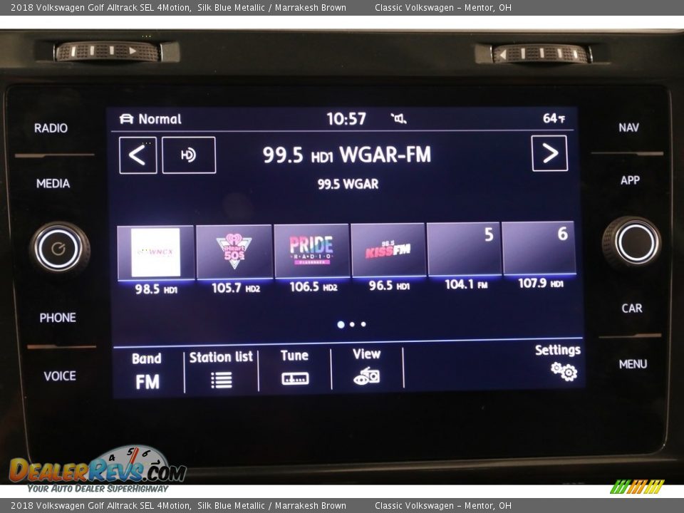 Controls of 2018 Volkswagen Golf Alltrack SEL 4Motion Photo #13