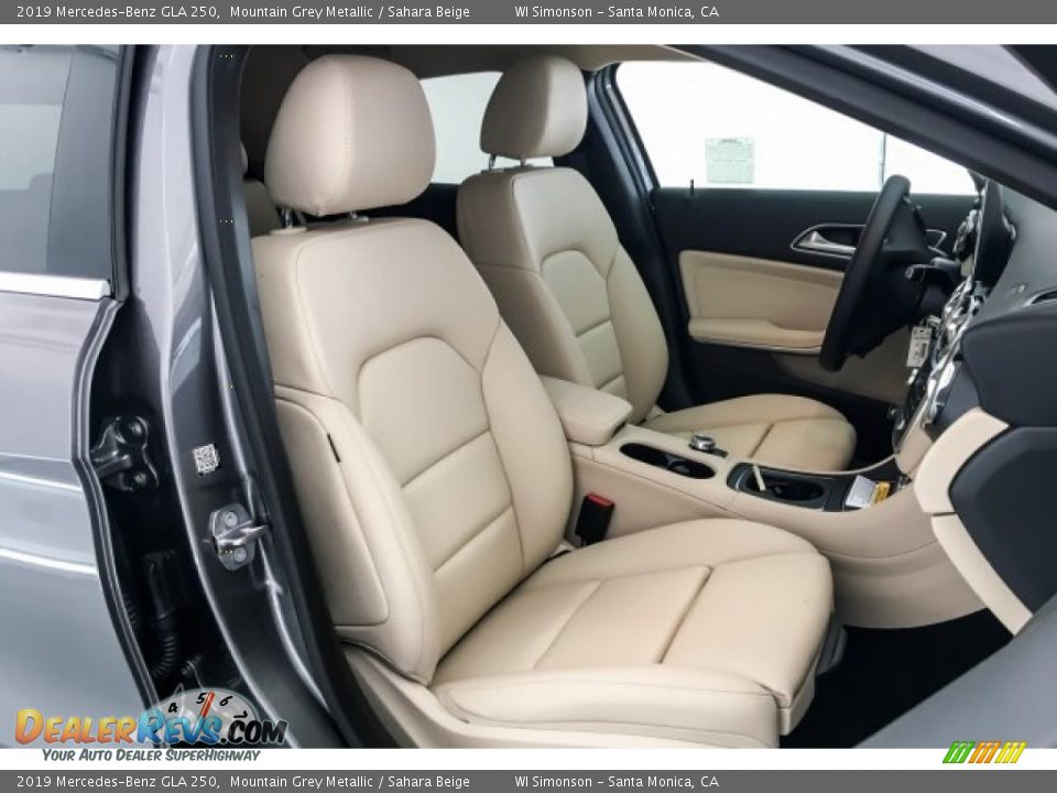 Front Seat of 2019 Mercedes-Benz GLA 250 Photo #5