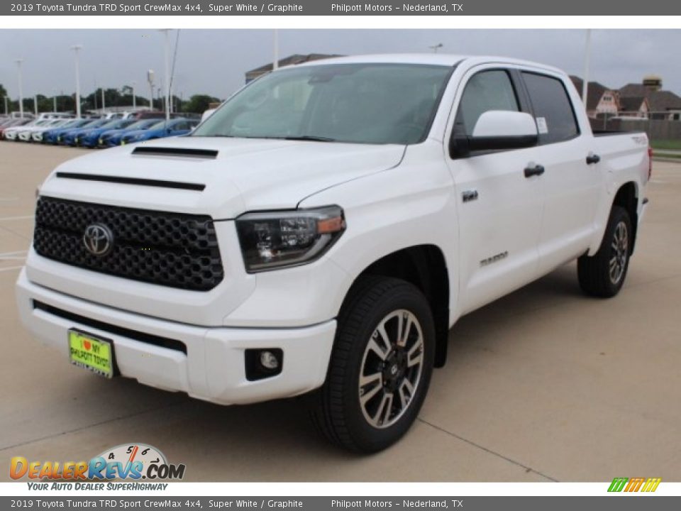 Front 3/4 View of 2019 Toyota Tundra TRD Sport CrewMax 4x4 Photo #3