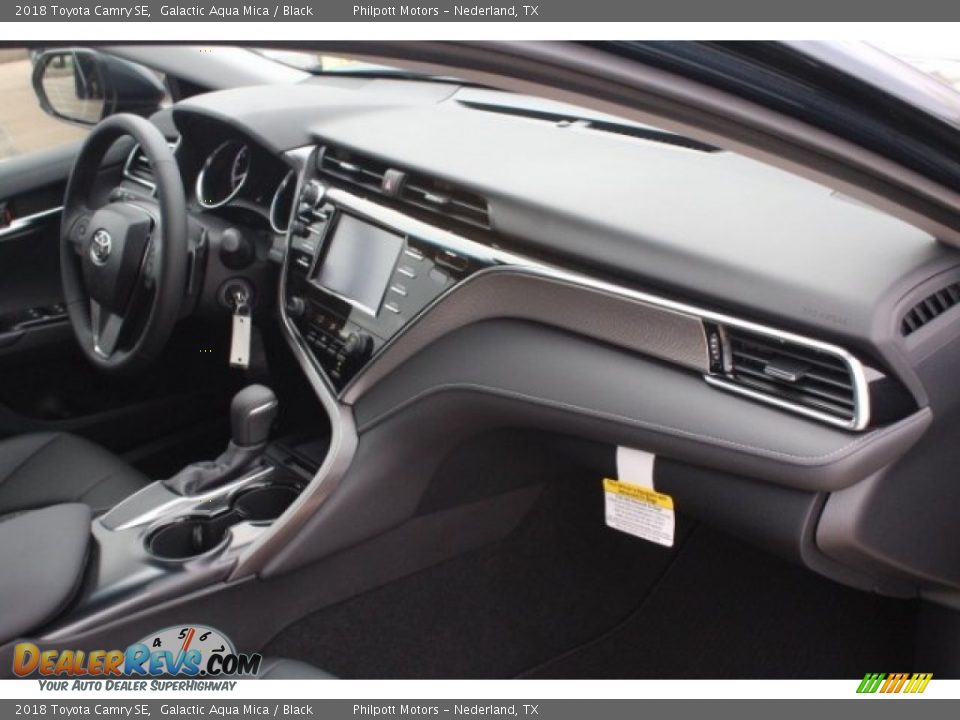 2018 Toyota Camry SE Galactic Aqua Mica / Black Photo #30