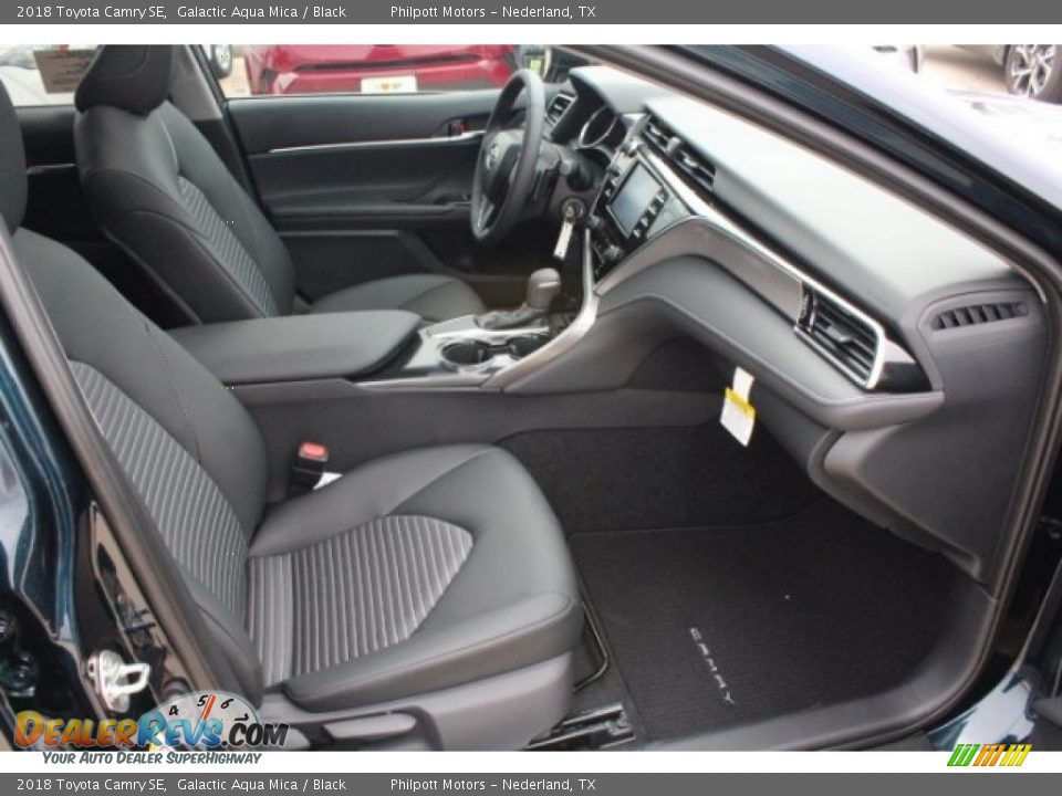 2018 Toyota Camry SE Galactic Aqua Mica / Black Photo #31