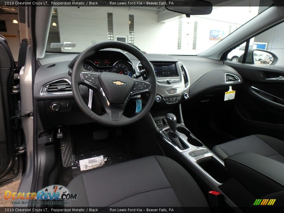 Black Interior - 2019 Chevrolet Cruze LT Photo #12