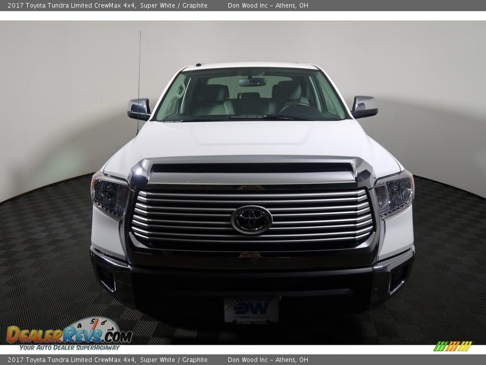 2017 Toyota Tundra Limited CrewMax 4x4 Super White / Graphite Photo #8