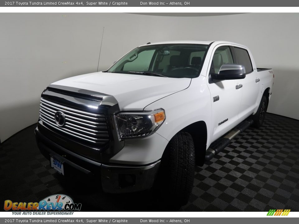 2017 Toyota Tundra Limited CrewMax 4x4 Super White / Graphite Photo #9