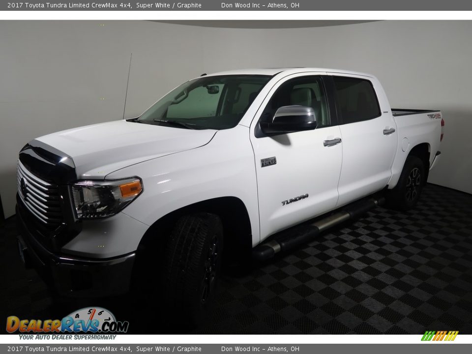 2017 Toyota Tundra Limited CrewMax 4x4 Super White / Graphite Photo #10