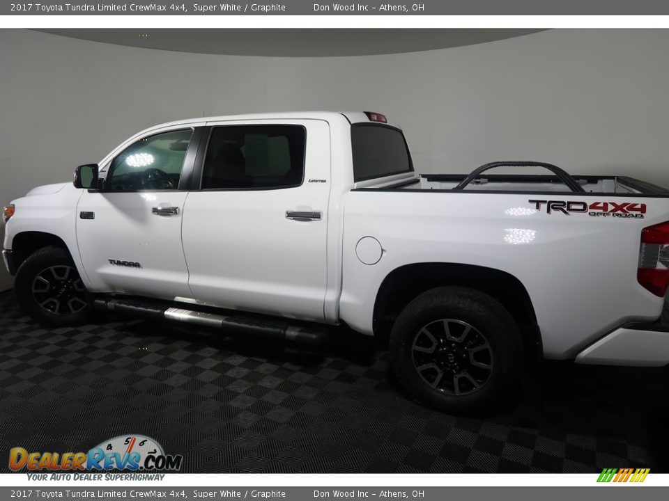 2017 Toyota Tundra Limited CrewMax 4x4 Super White / Graphite Photo #11
