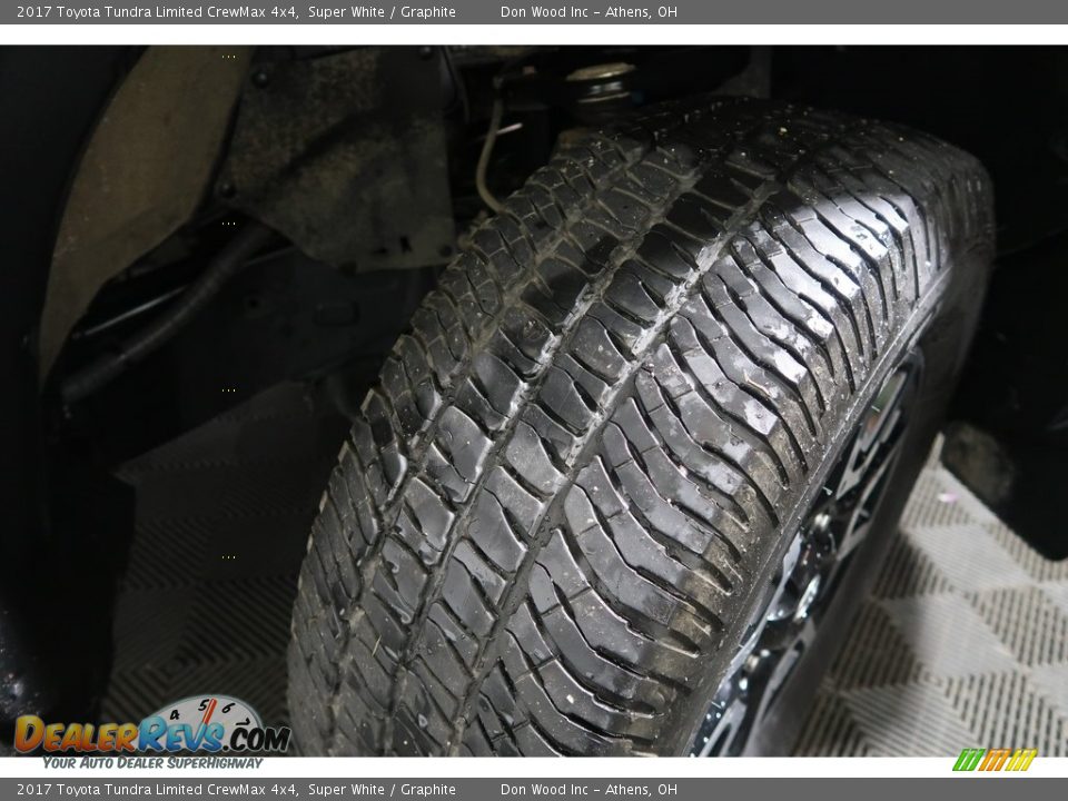 2017 Toyota Tundra Limited CrewMax 4x4 Super White / Graphite Photo #26