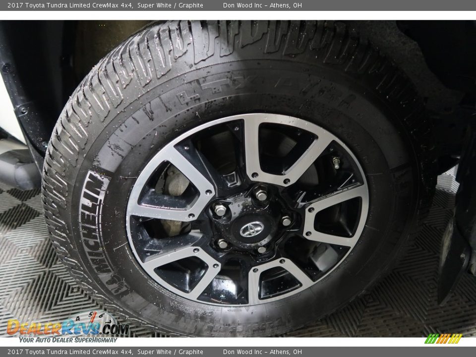 2017 Toyota Tundra Limited CrewMax 4x4 Super White / Graphite Photo #27