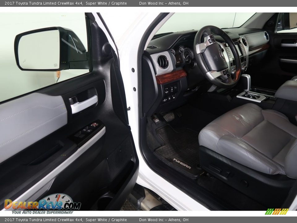2017 Toyota Tundra Limited CrewMax 4x4 Super White / Graphite Photo #32