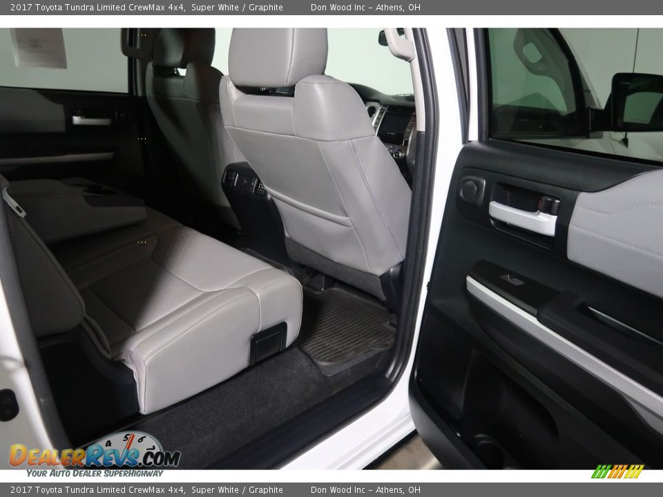 2017 Toyota Tundra Limited CrewMax 4x4 Super White / Graphite Photo #34