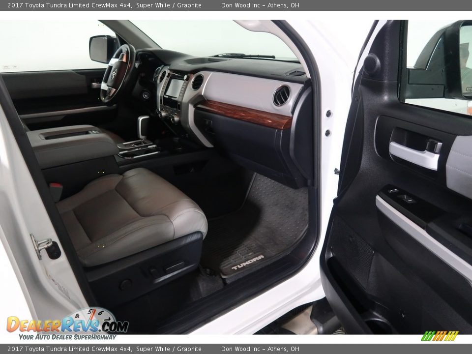 2017 Toyota Tundra Limited CrewMax 4x4 Super White / Graphite Photo #35
