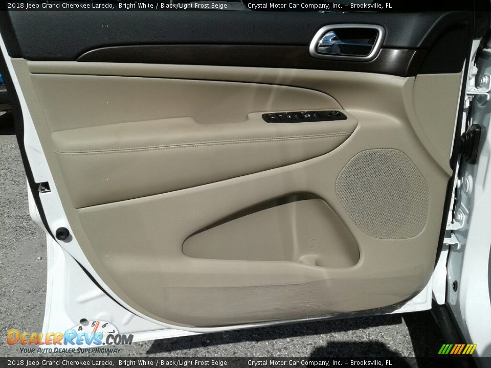 2018 Jeep Grand Cherokee Laredo Bright White / Black/Light Frost Beige Photo #17