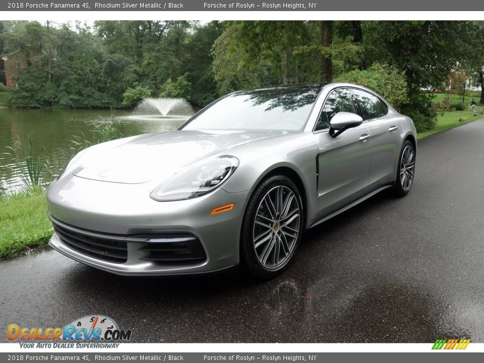 Front 3/4 View of 2018 Porsche Panamera 4S Photo #8